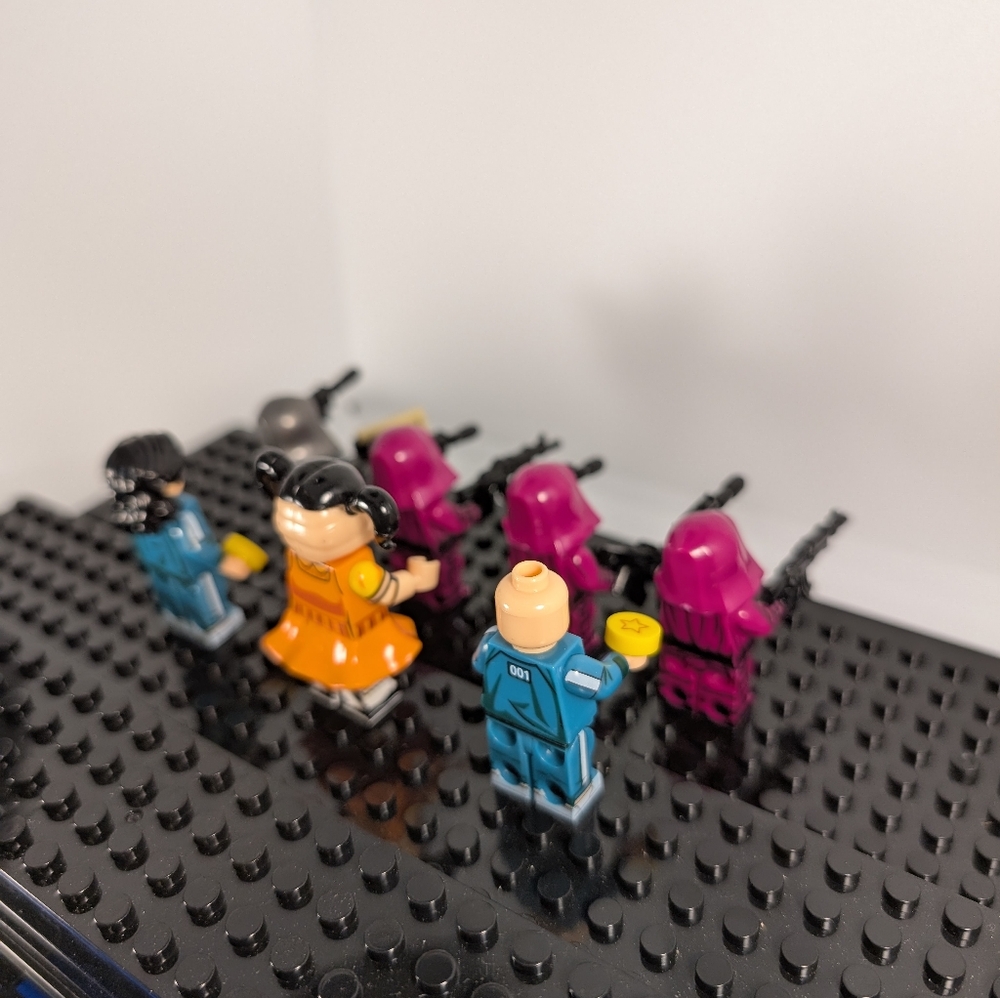 7 Minifigures- Netflix Squid Game the Challenge Building Block Toy Action Figure - Picture 7 of 11